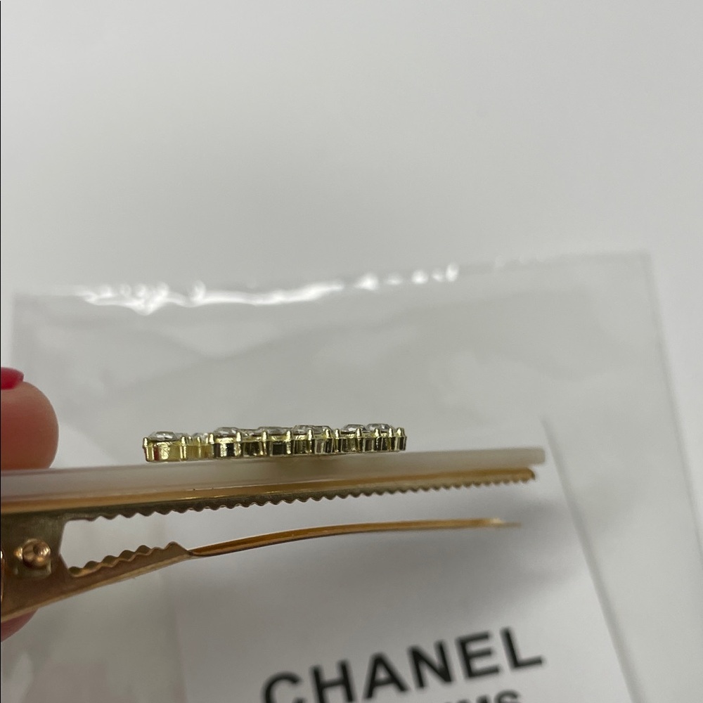 CHANEL Ivory and Gold Hair Clip - Picture 3 of 5